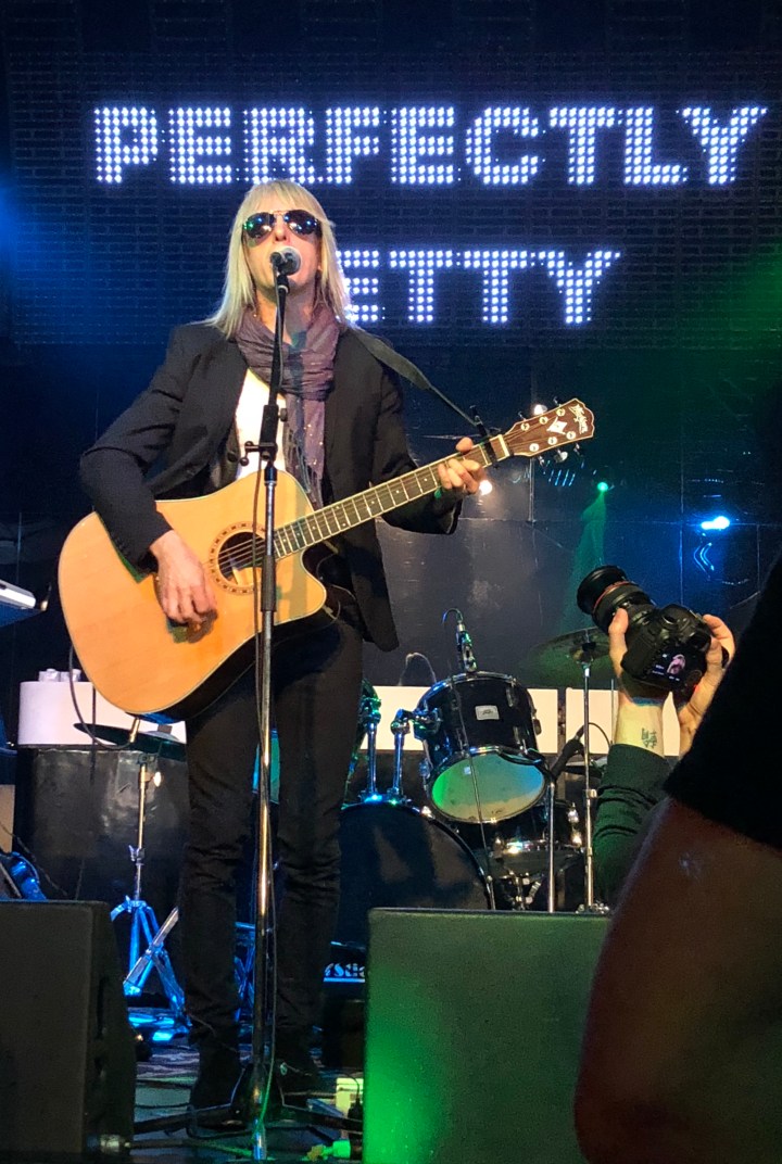 DBE6BED9-D840-45F9-884E-F21B13187047